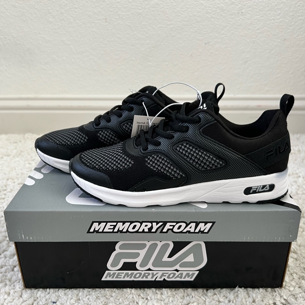 NWT/NIB Women’s FILA Memory Frame V6 Size 7